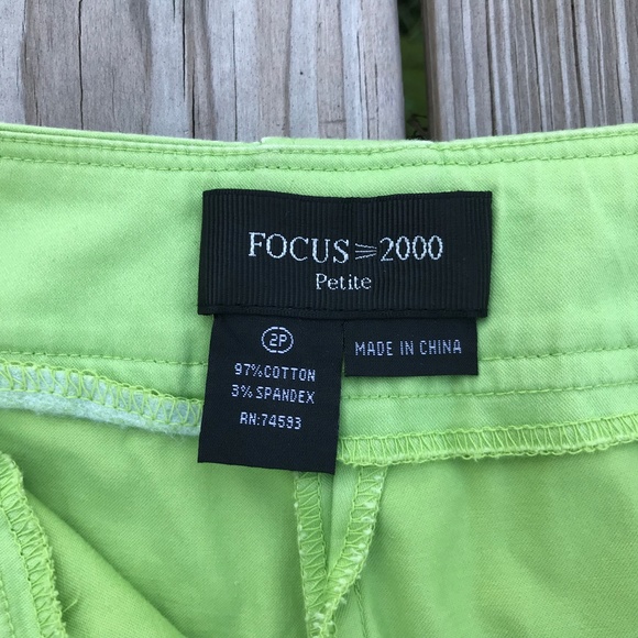 Focus 2000 Petite Women Cropped Pant Stretch Green - Picture 5 of 8